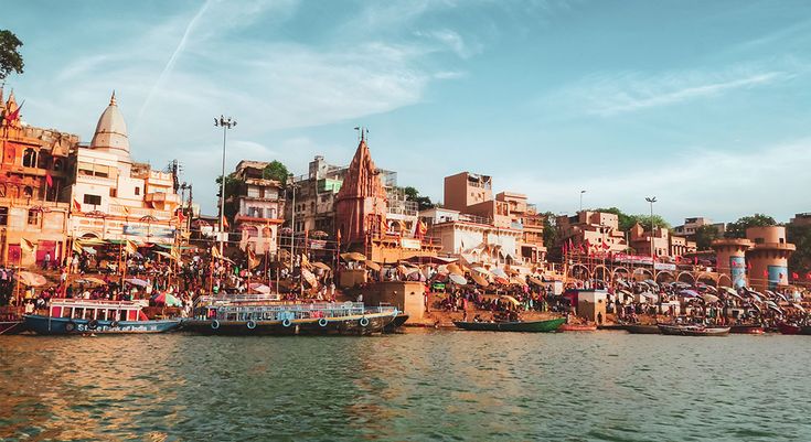 The Ultimate Guide to Dashashwamedh Ghat & The Evening Ganga Aarti
